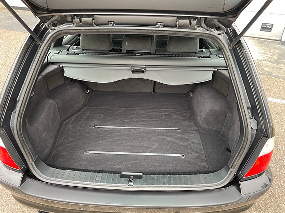 BMW 330i 11 of 27