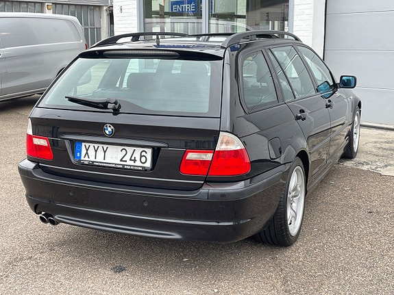 BMW 330i 4 of 27