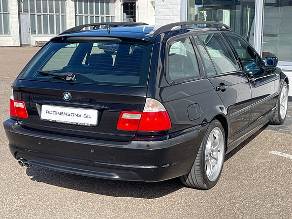 BMW 330i 4 of 30