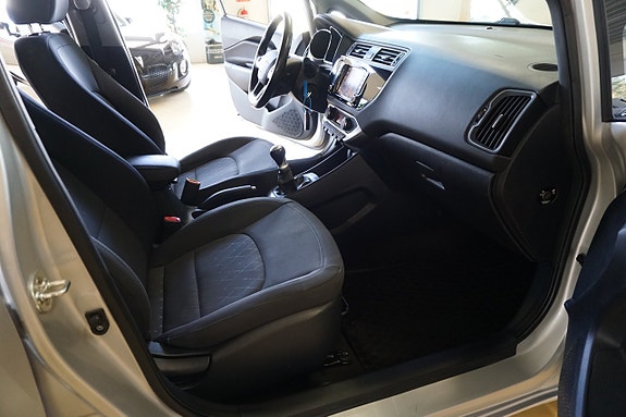 Kia Rio 7 of 12