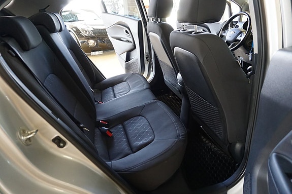 Kia Rio 6 of 12