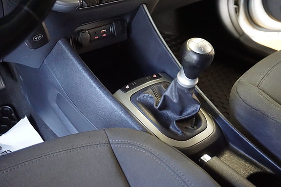 Kia Rio 10 of 12