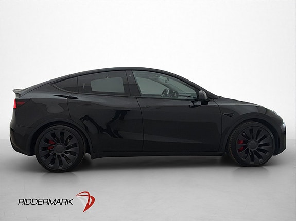 Tesla Model Y 10 of 30