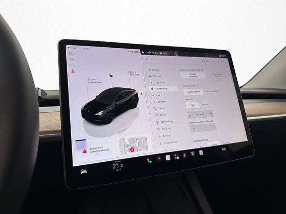 Tesla Model Y 26 of 30