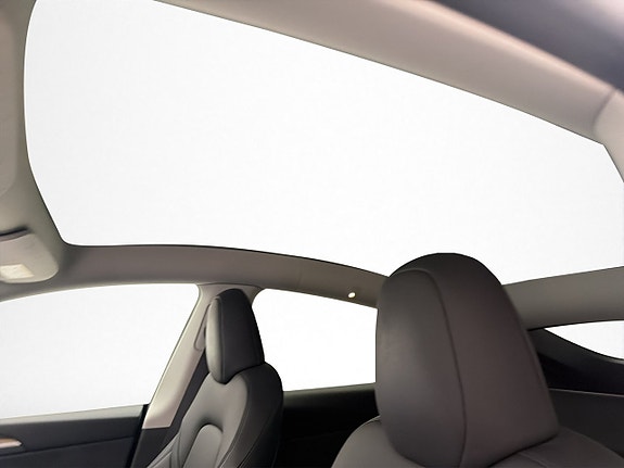Tesla Model Y 18 of 30