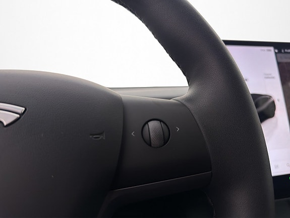 Tesla Model Y 20 of 30