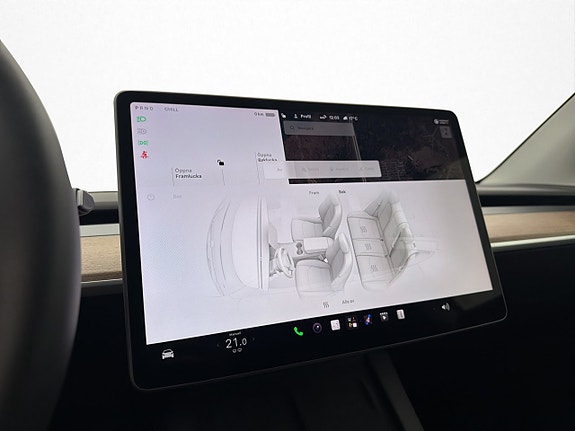 Tesla Model Y 23 of 30