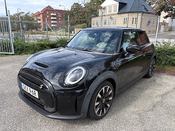 MINI Cooper SE 8 of 11