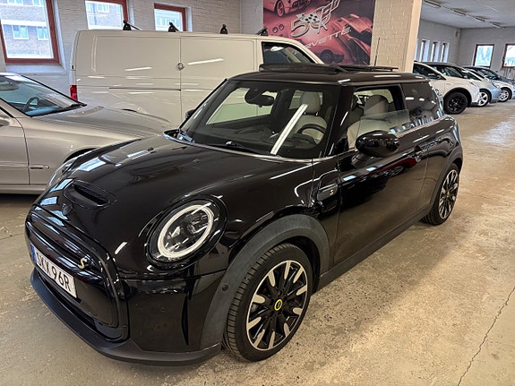 MINI Cooper SE 3 of 11
