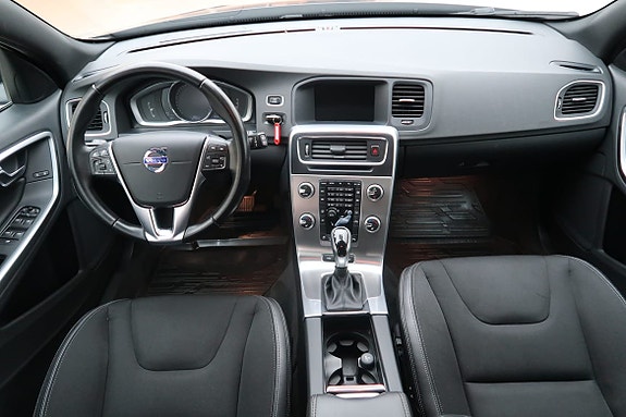 Volvo V60 8 of 17