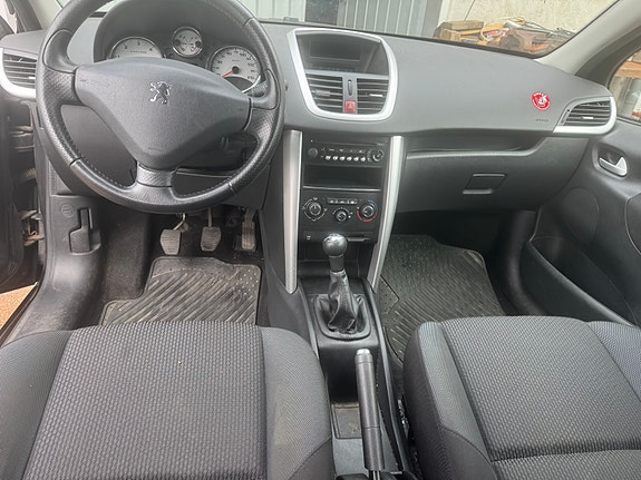 Peugeot 207 8 of 10