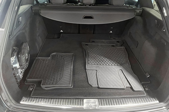 Mercedes-Benz E220 19 of 19
