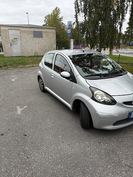 Toyota Aygo 3 of 8
