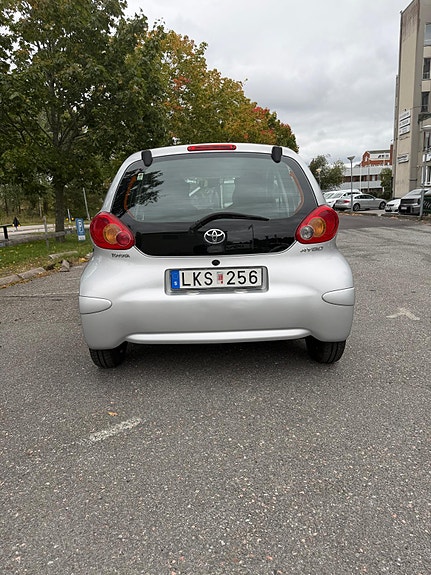 Toyota Aygo 2 of 8