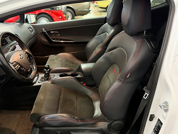 Kia ProCeed 9 of 16
