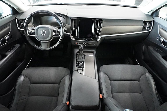 Volvo V90 Cross Country 8 of 10