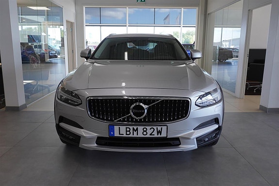 Volvo V90 Cross Country 3 of 10