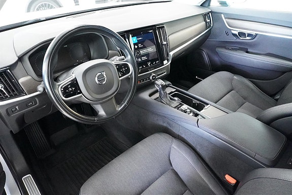 Volvo V90 Cross Country 2 of 10