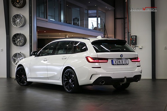 BMW 320 2 of 30