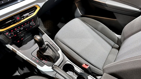 Seat Arona 15 of 18