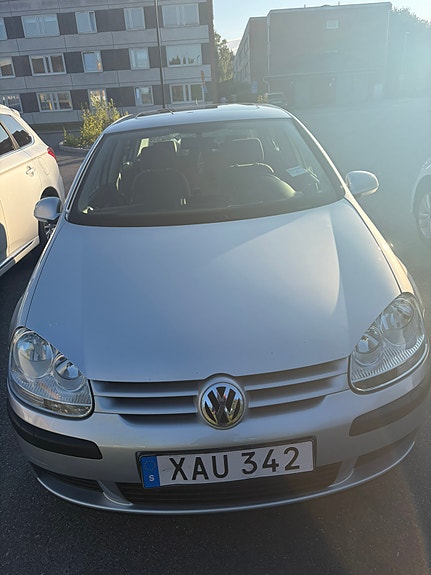 Volkswagen Golf V 3 of 3