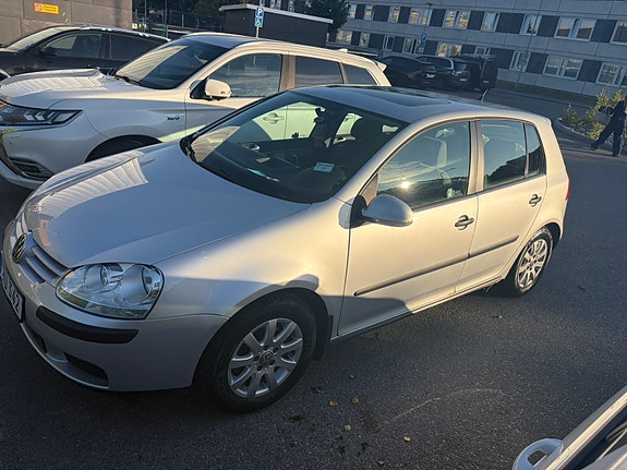 Volkswagen Golf V 2 of 3