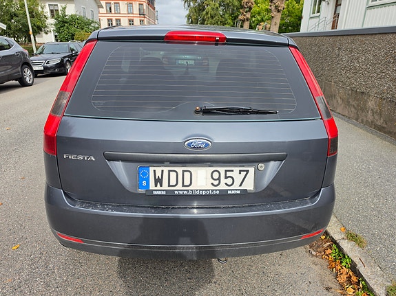 Ford Fiesta 2 of 9