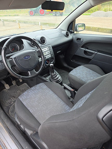Ford Fiesta 8 of 9