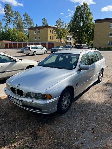 BMW 520i 2 of 21