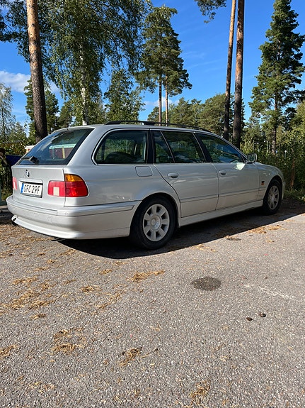 BMW 520i 5 of 21