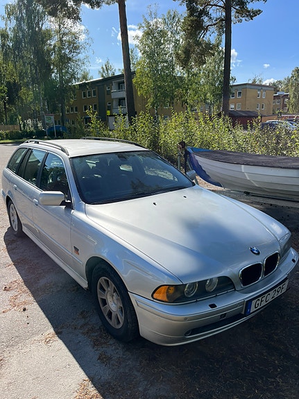 BMW 520i 3 of 21