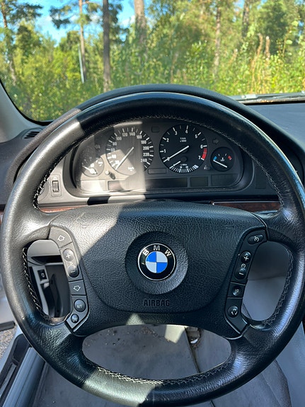 BMW 520i 16 of 21