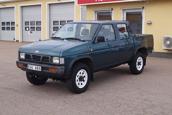 Nissan King Cab 2 of 16