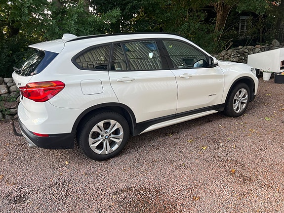 BMW X1 3 of 5