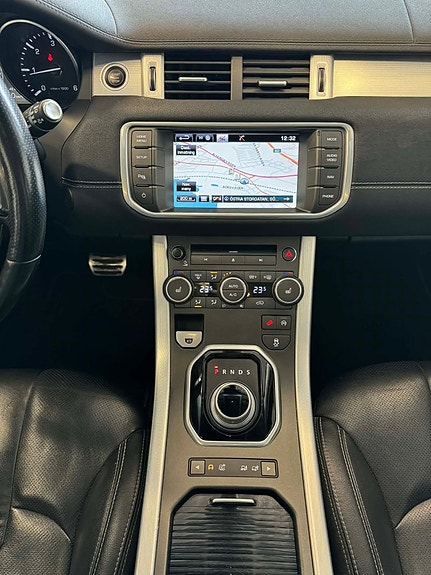Land Rover Range Rover Evoque 22 of 27