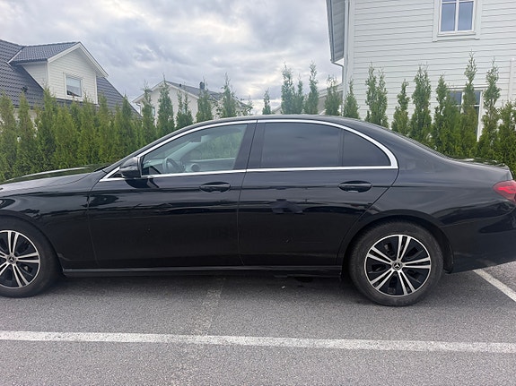 Mercedes-Benz E220 d 2 of 9
