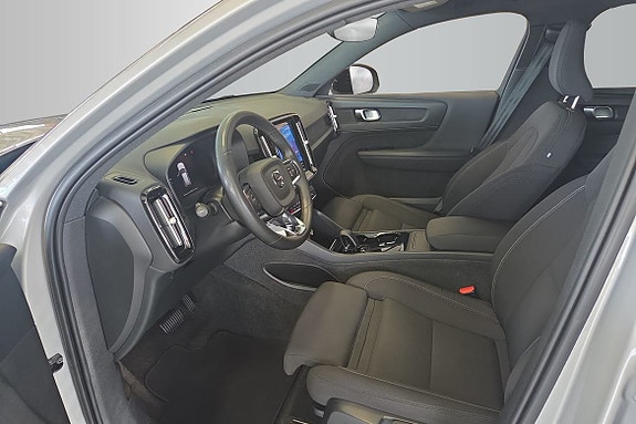 Volvo XC40 10 of 14