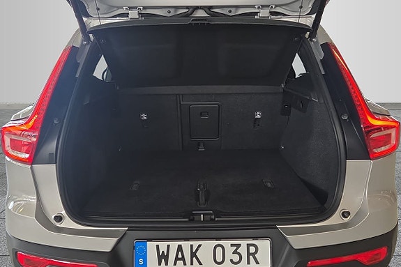 Volvo XC40 9 of 14