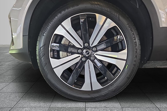 Volvo XC40 8 of 14