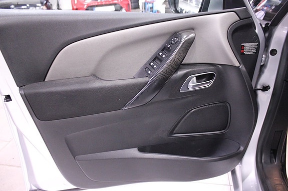 Citroen Grand C4 Picasso 28 of 28