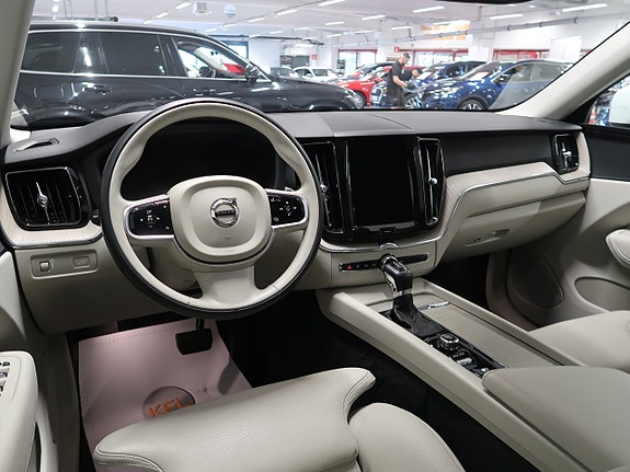 Volvo XC60 15 of 30