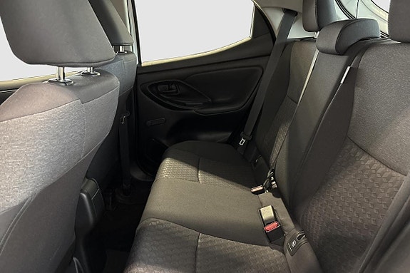 Toyota Yaris 10 of 13
