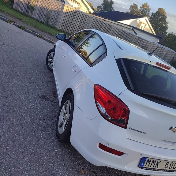 Chevrolet Cruze 5 of 7