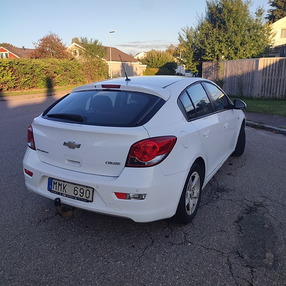 Chevrolet Cruze 4 of 7