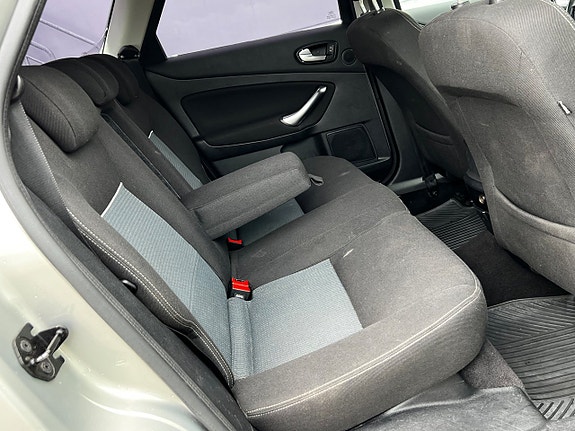 Ford Mondeo 14 of 21