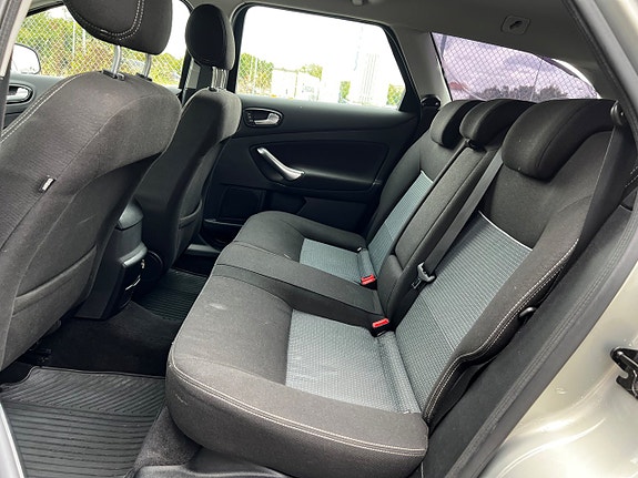 Ford Mondeo 13 of 21