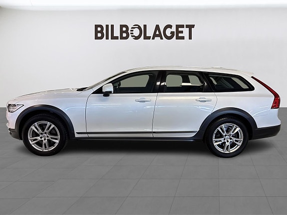 Volvo V90 Cross Country 2 of 12