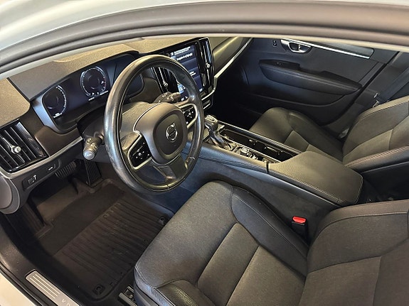 Volvo V90 Cross Country 6 of 12