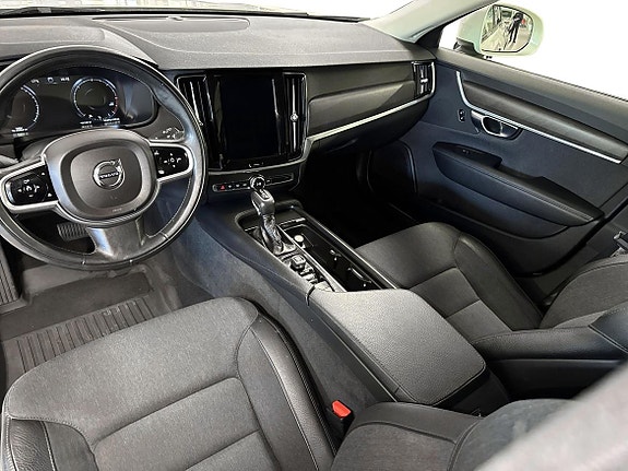 Volvo V90 Cross Country 8 of 12