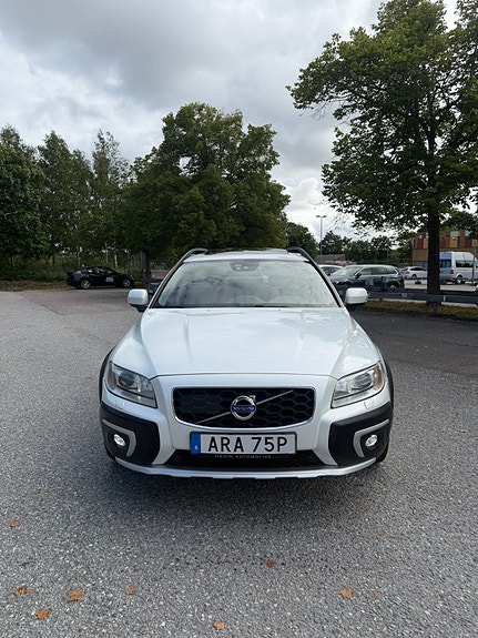Volvo XC70 2 of 13